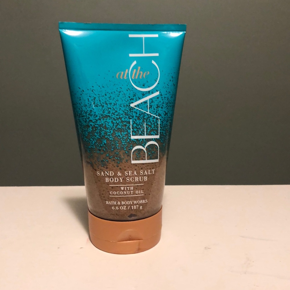 At the Beach sand and sea salt body scrub 🌊